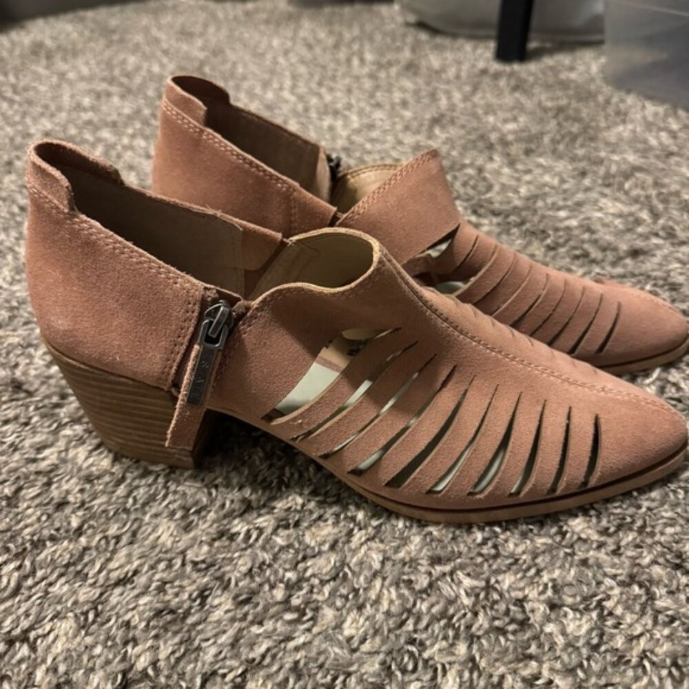 1.State Pink Suede Arnet Heeled Bootie Size 9